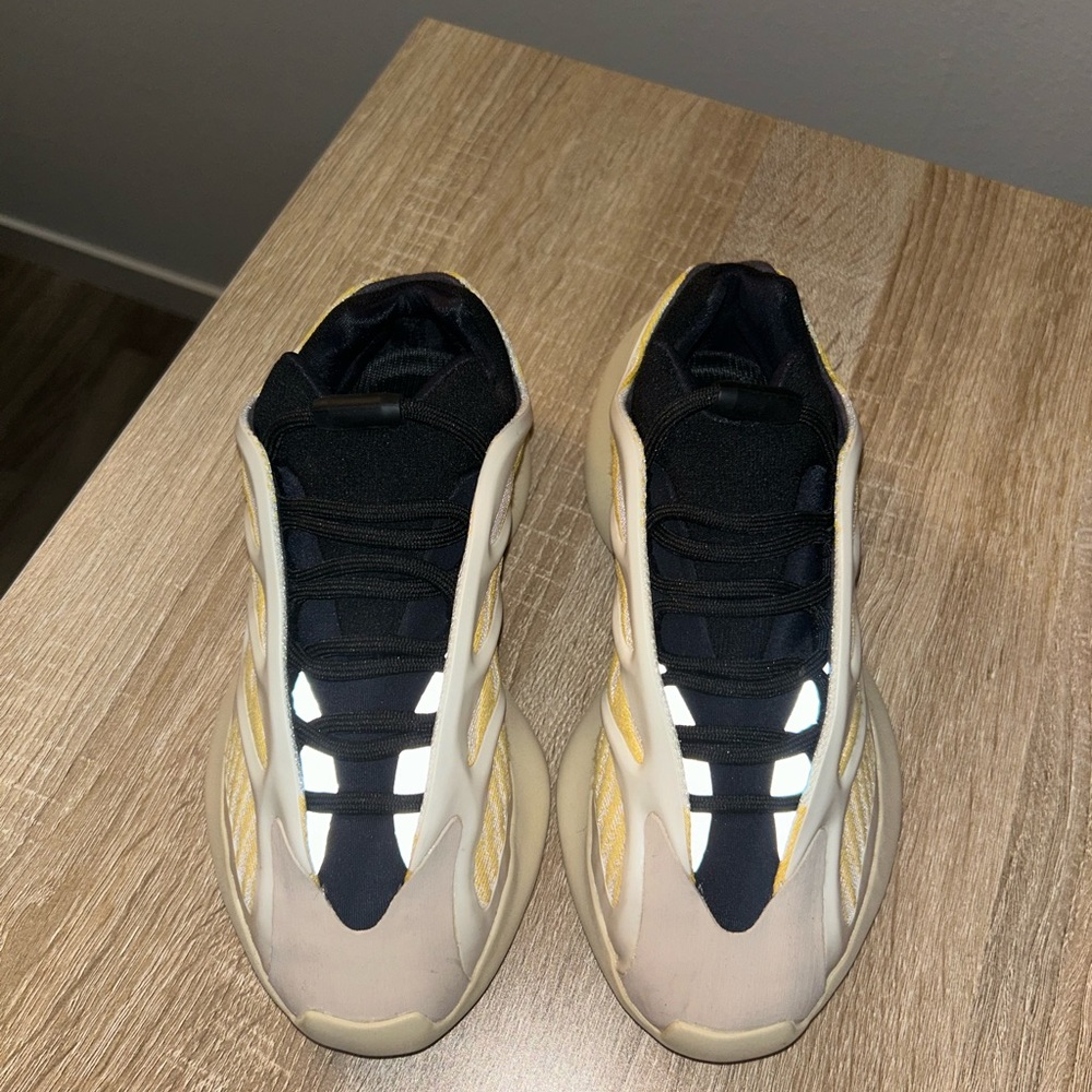 Yeezy 700 V3